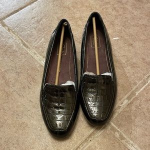 Crocodile dress shoes